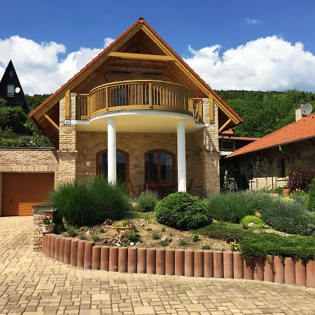 Nyaraló Brick *